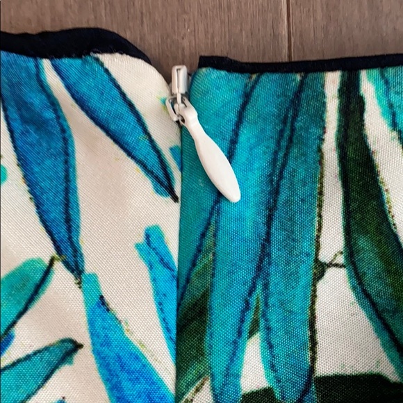 Gorgeous St. John’s Palm Dress 🌿 - Picture 7 of 9